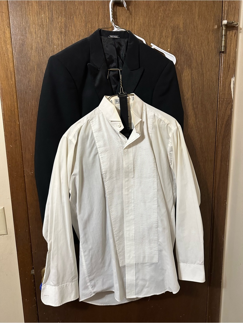Men’s Classic Tuxedo and Cumberbund